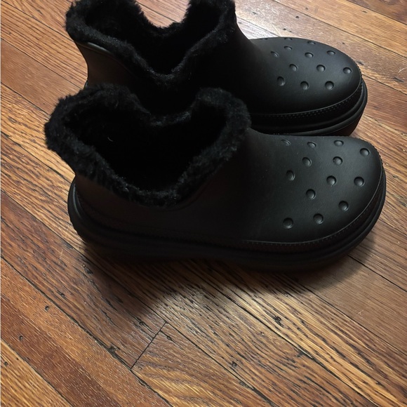 CROCS Black fur lined platforms - Picture 2 of 4